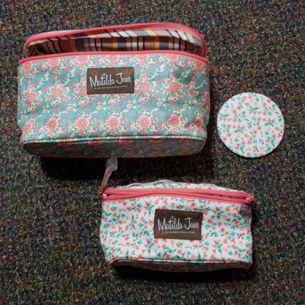 Cosmetic bag set